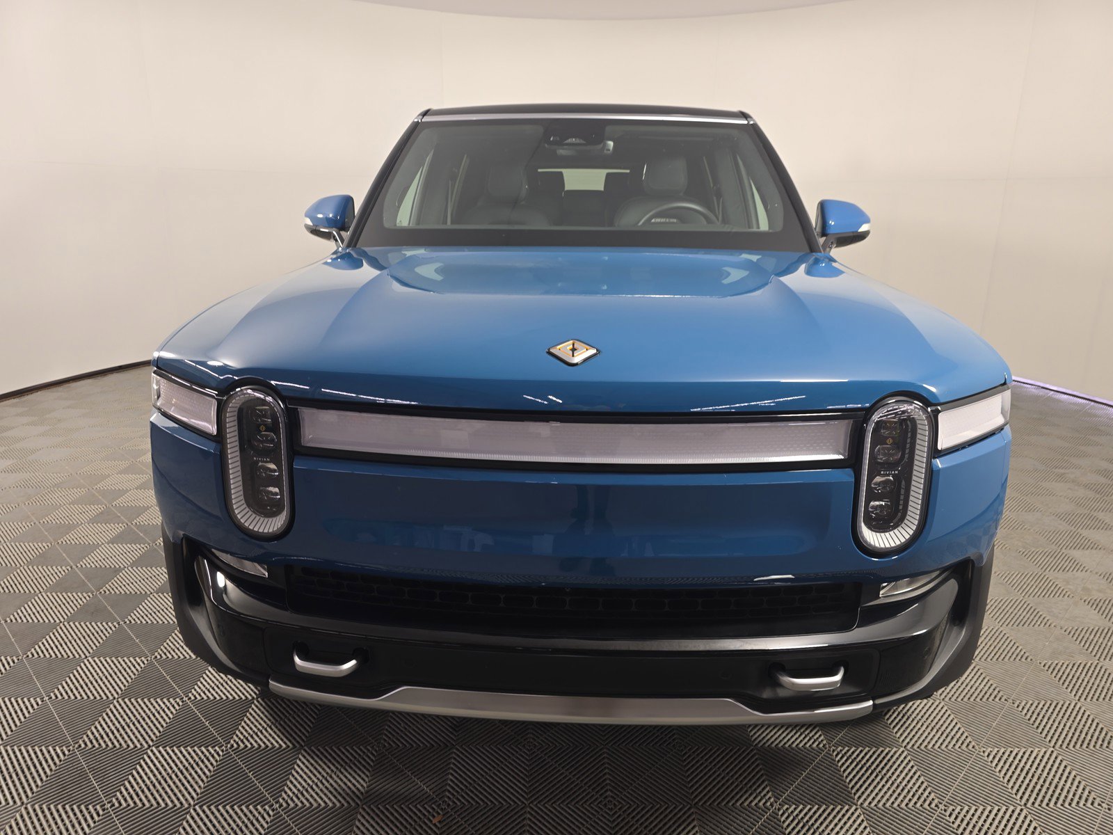 Used 2023 Rivian R1S Adventure AWD/4WD image 8