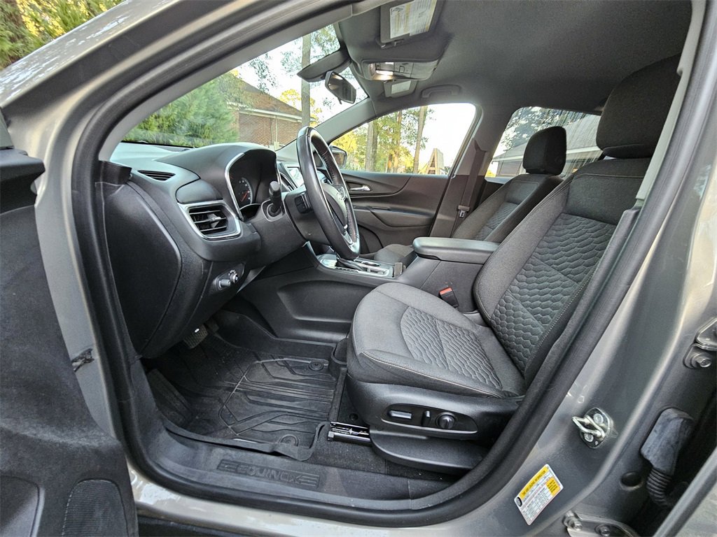 Used 2018 Chevrolet Equinox LT image 2