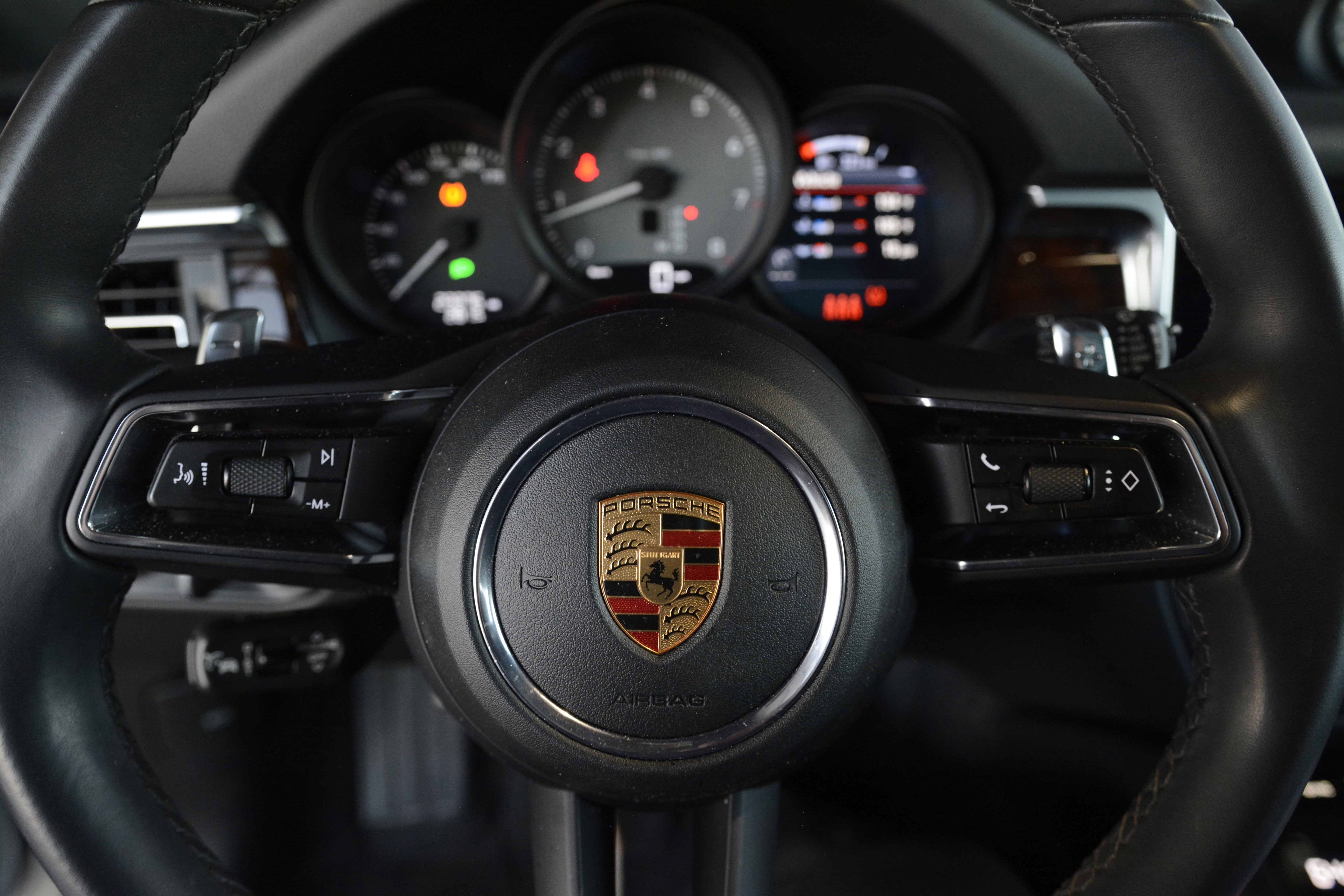 Certified 2022 Porsche Macan S AWD/4WD image 17