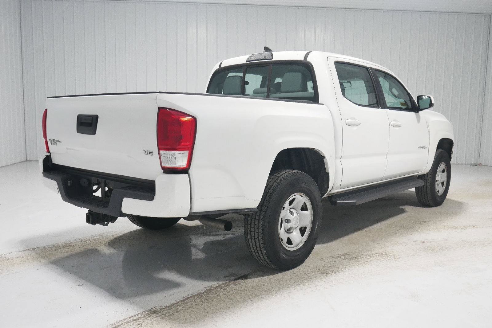 Used 2017 Toyota Tacoma SR image 5