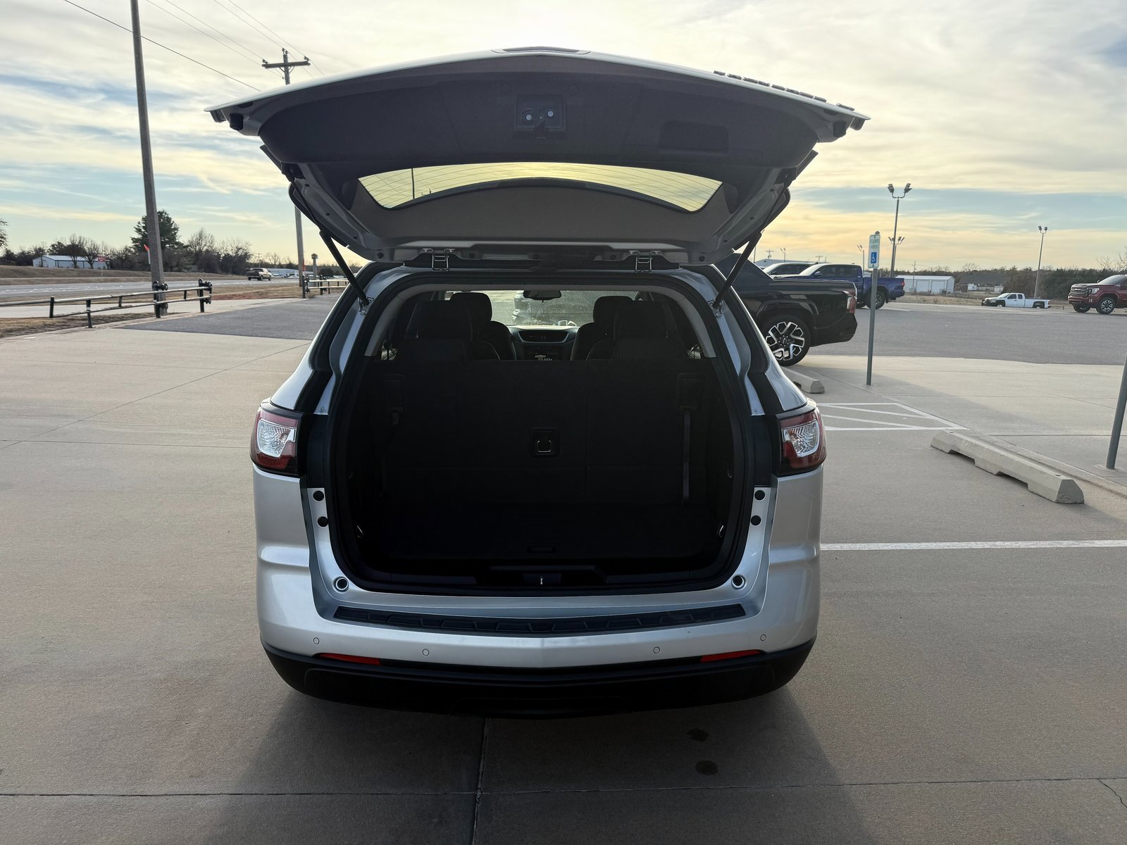 Used 2015 Chevrolet Traverse LT w/ Style and Technology Package image 4