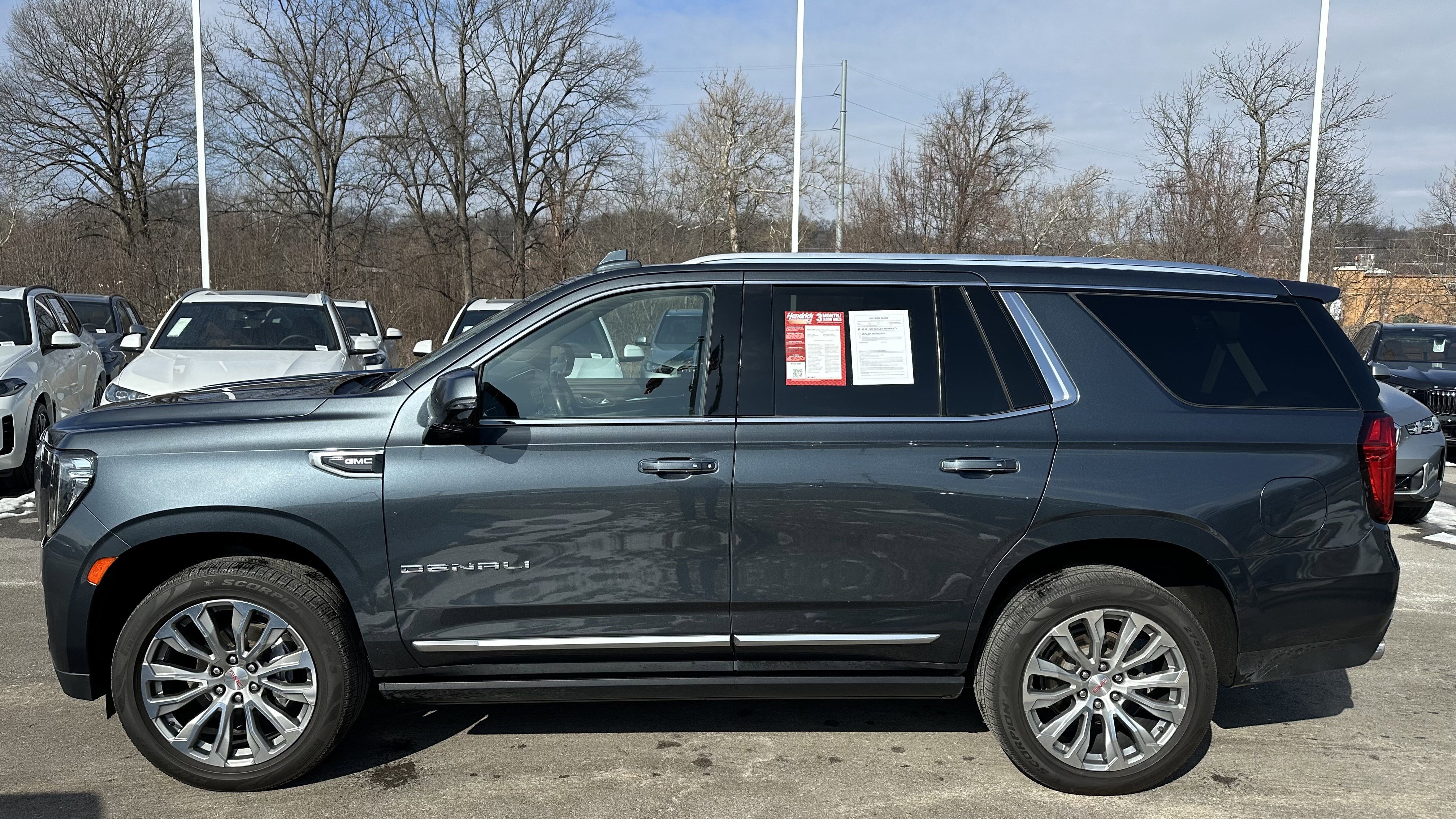 Used 2021 GMC Yukon Denali w/ Denali Premium Package image 8