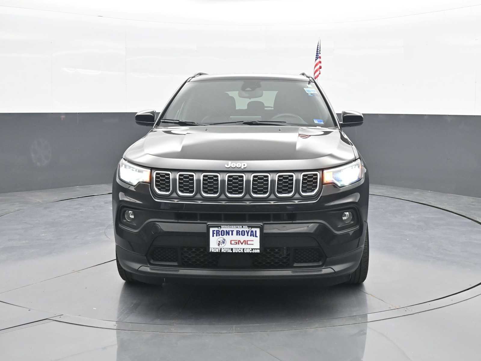 Used 2024 Jeep Compass Latitude AWD/4WD image 3