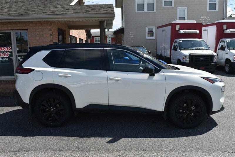 Used 2023 Nissan Rogue SV w/ SV Premium B Package AWD/4WD image 2