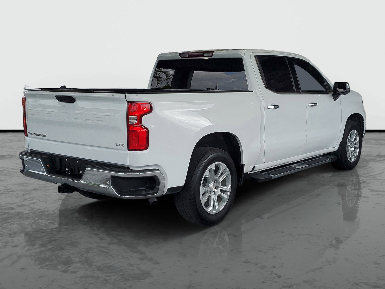 Used 2023 Chevrolet Silverado 1500 LTZ RWD image 2