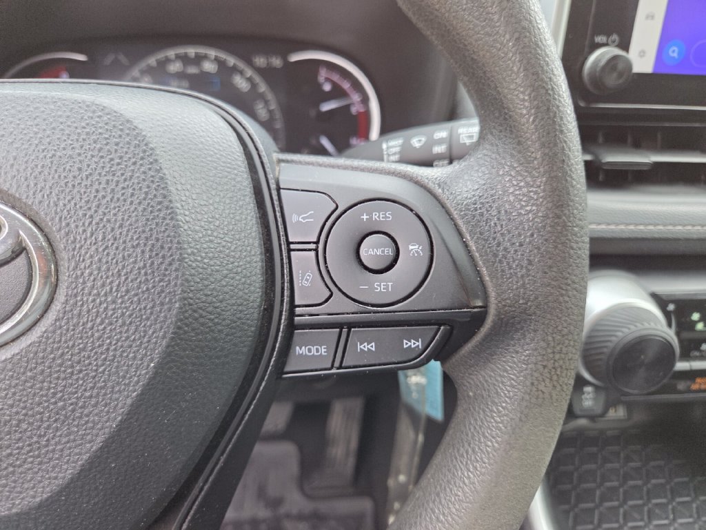 Certified 2024 Toyota RAV4 LE AWD/4WD image 31