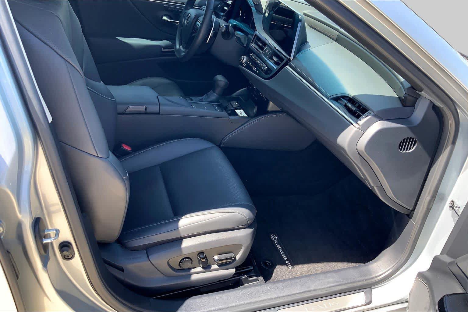 Used 2022 Lexus ES 350 w/ Premium Package FWD image 9