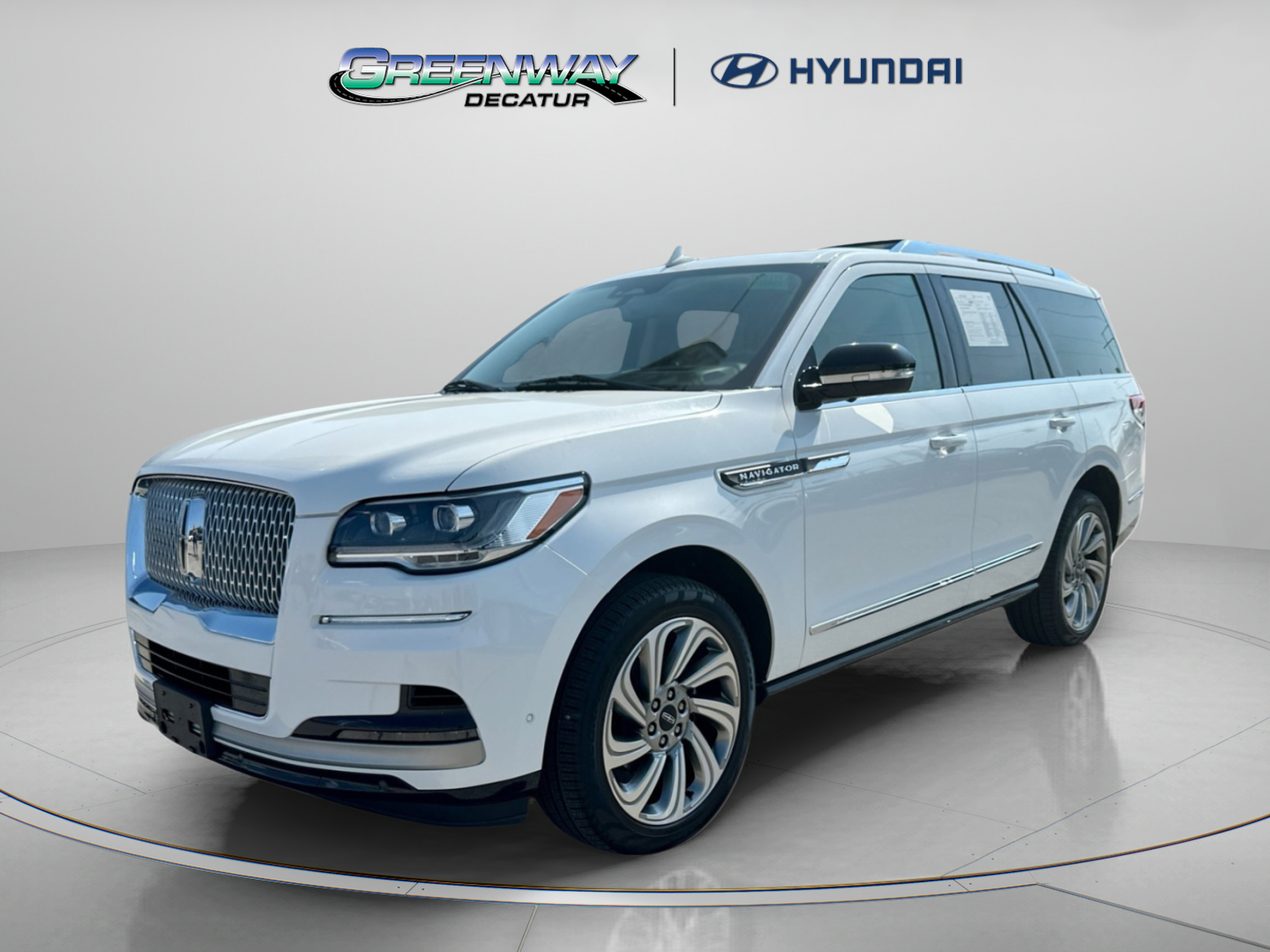 Used 2023 Lincoln Navigator Reserve AWD/4WD image 4