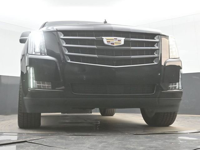 Used 2019 Cadillac Escalade Premium Luxury w/ Escalade Sport Edition AWD/4WD image 46