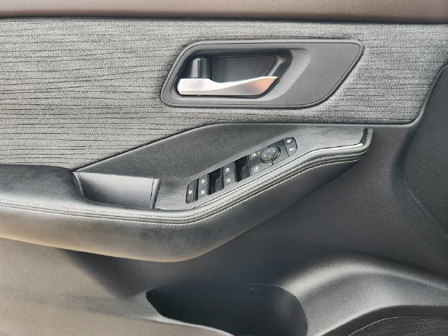Used 2023 Nissan Rogue SV FWD image 24