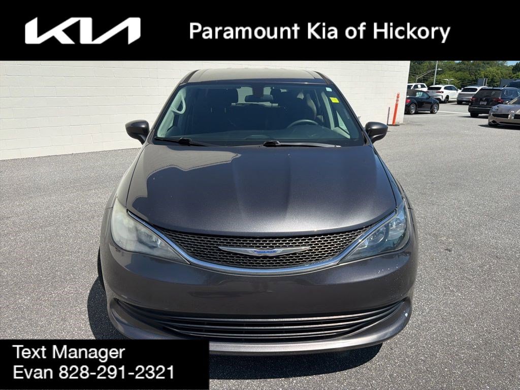 Used 2018 Chrysler Pacifica LX FWD image 2