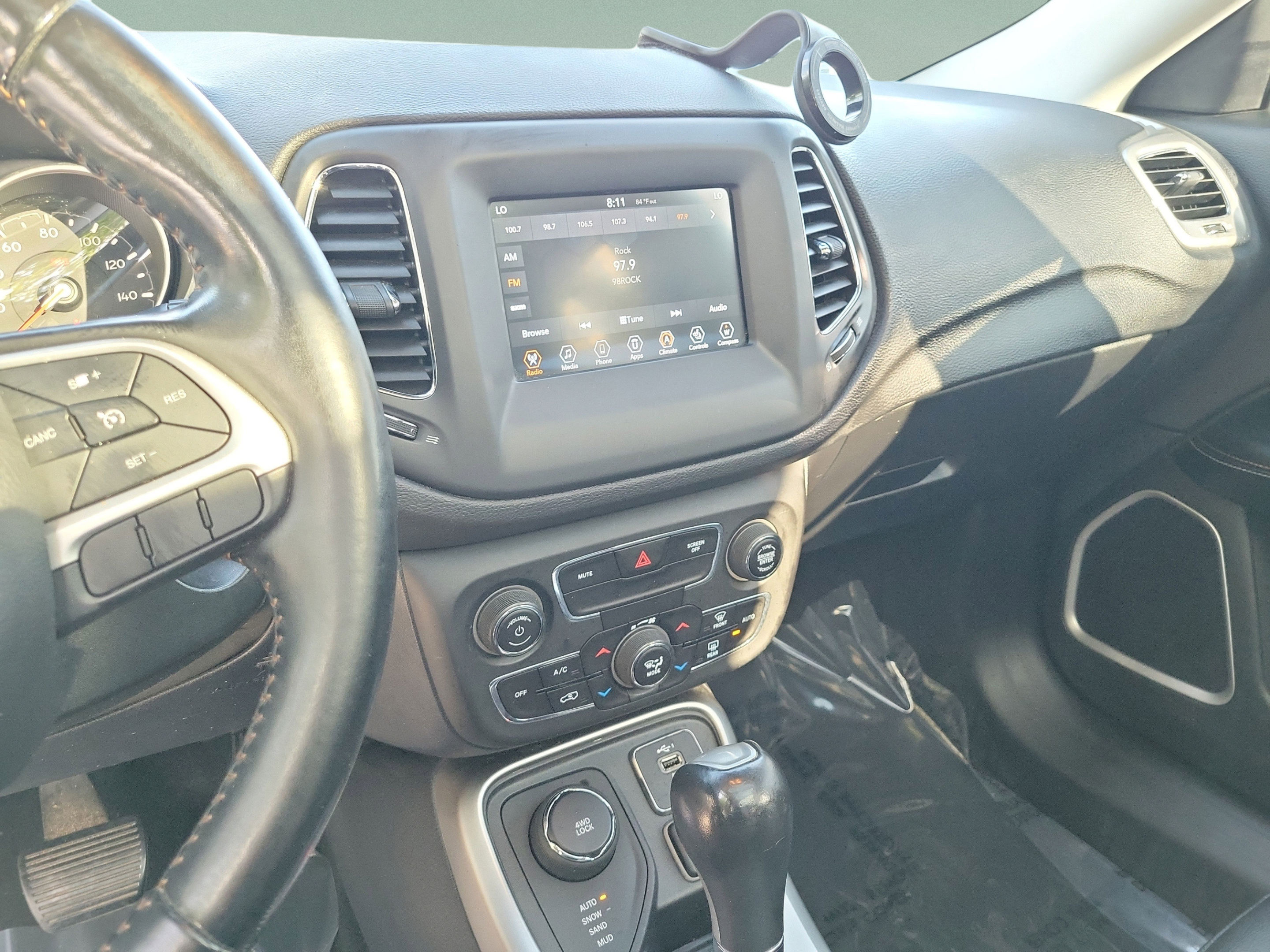 Used 2019 Jeep Compass Latitude w/ Cold Weather Group AWD/4WD image 23