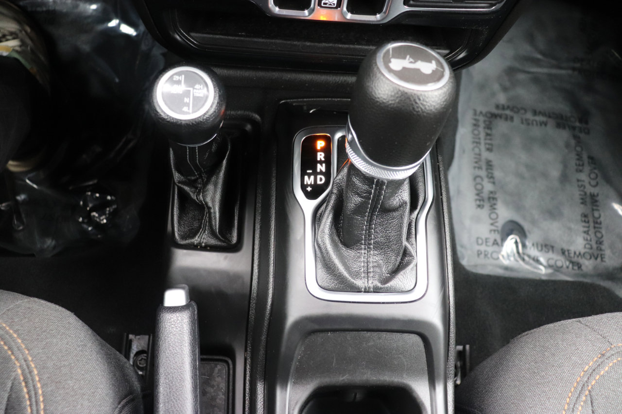 Used 2024 Jeep Wrangler Sahara image 34