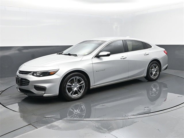 Used 2017 Chevrolet Malibu LT image 1