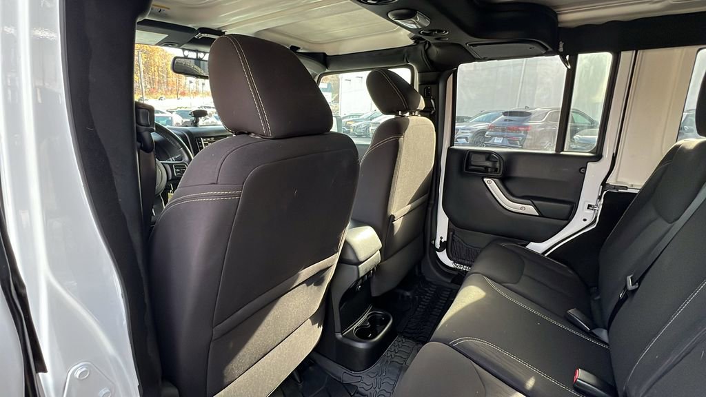 Used 2017 Jeep Wrangler Unlimited Sahara w/ Connectivity Group image 36