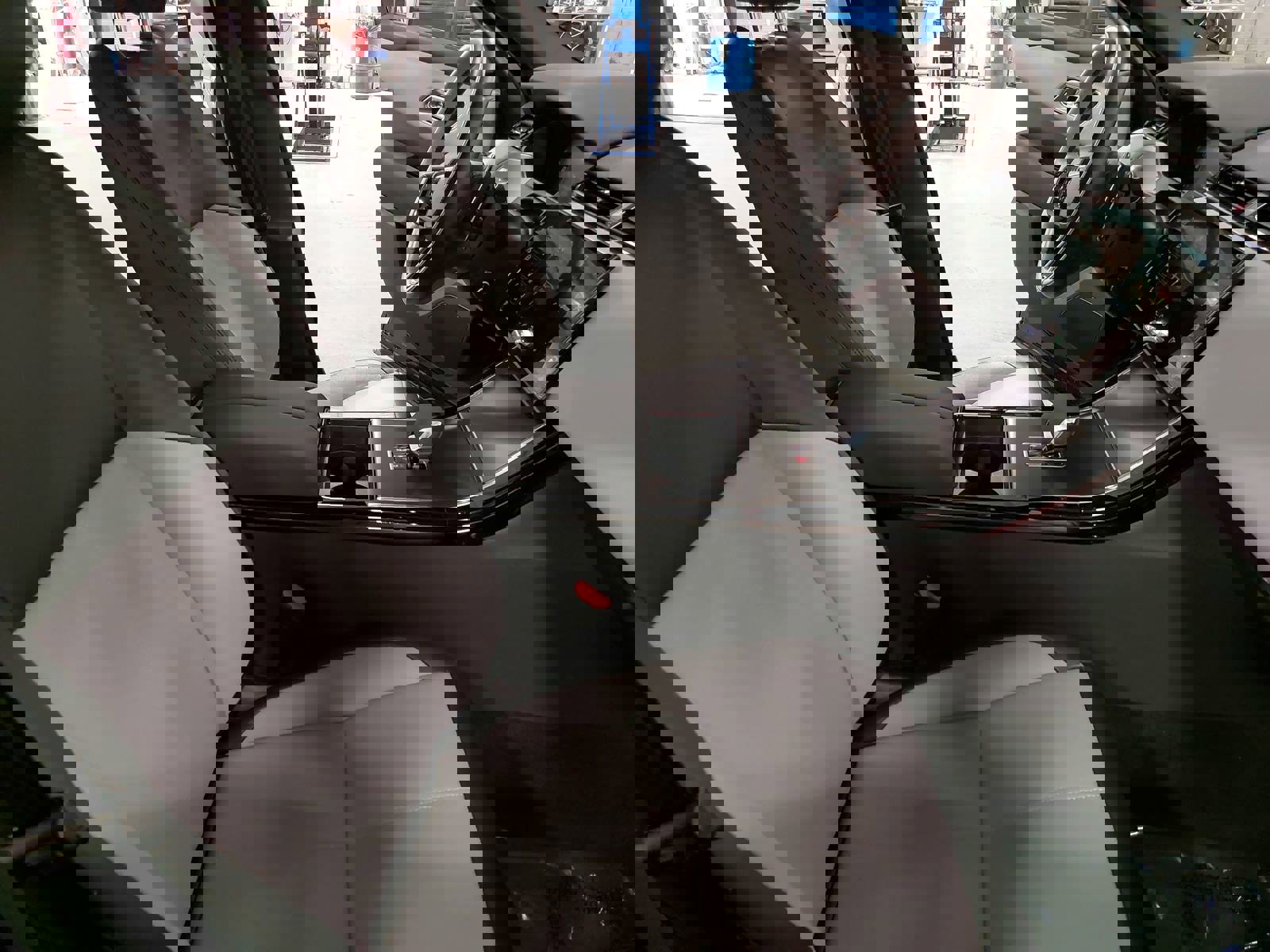 Used 2024 Land Rover Range Rover Velar Dynamic SE image 10