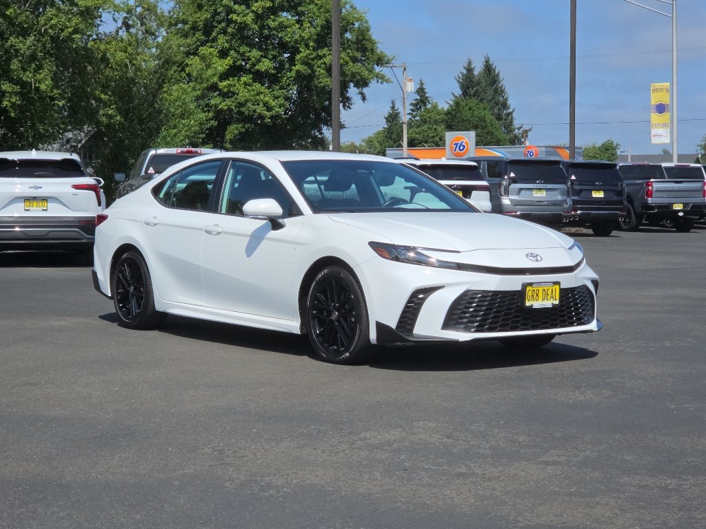 Used 2025 Toyota Camry SE FWD image 2
