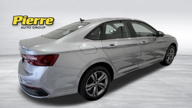 Used 2024 Volkswagen Jetta SE image 5