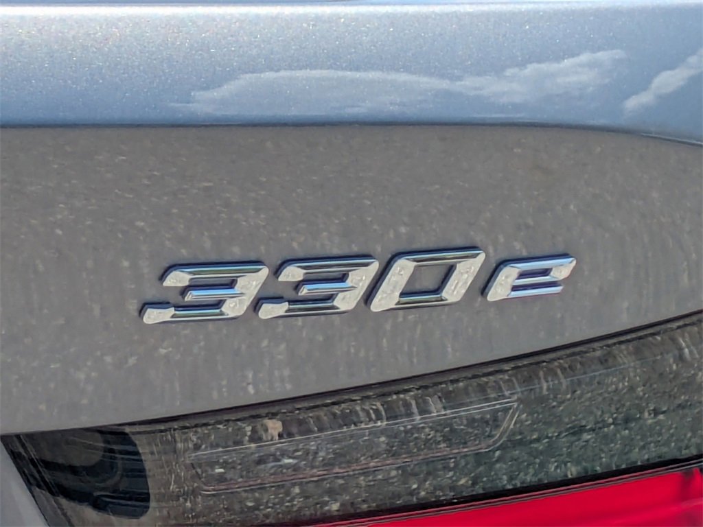 Used 2024 BMW 330e image 13