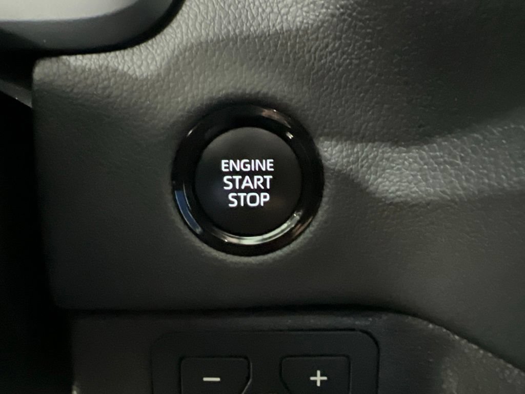 Used 2025 Toyota Tundra Limited AWD/4WD image 16
