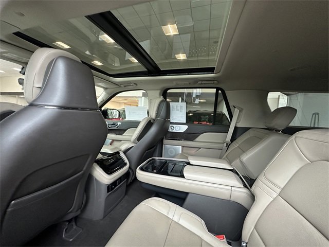 Certified 2022 Lincoln Navigator Reserve image 17