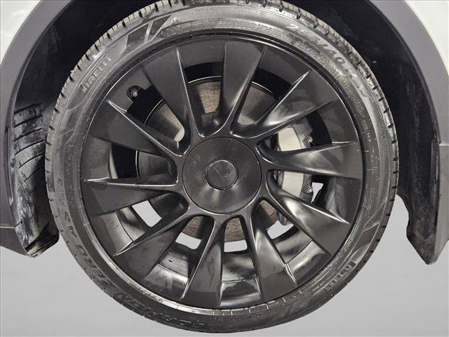 Used 2021 Tesla Model Y Long Range image 24