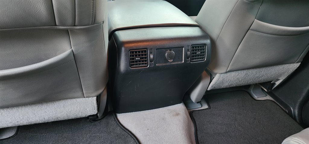 Used 2010 Toyota Tundra 4x4 CrewMax image 31