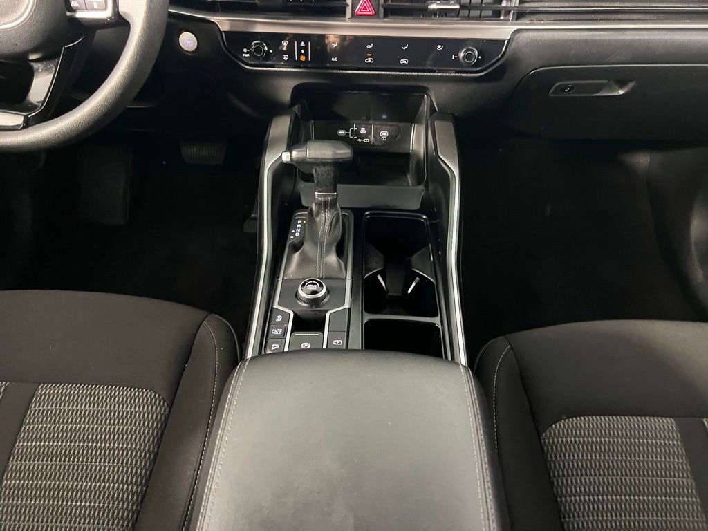 Used 2024 Kia Sorento LX image 16
