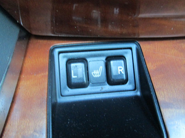 Used 2011 Toyota Camry XLE w/ SE/XLE Extra-Value Pkg image 16