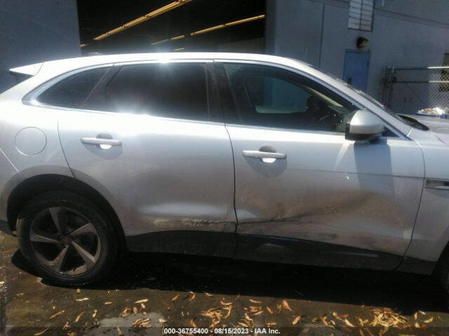 Used 2020 Jaguar F-PACE Premium image 20