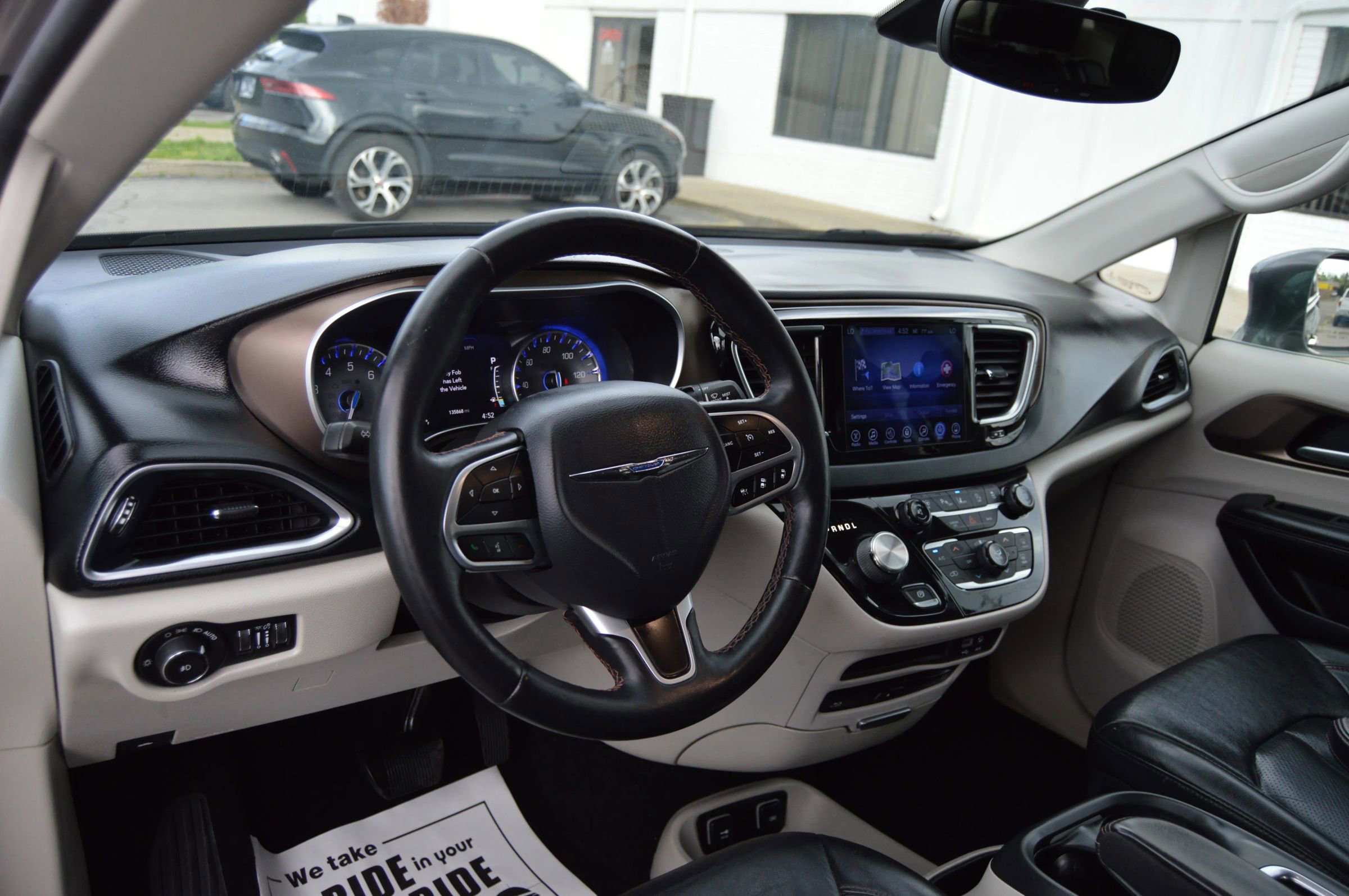 Used 2017 Chrysler Pacifica Touring-L Plus FWD image 7
