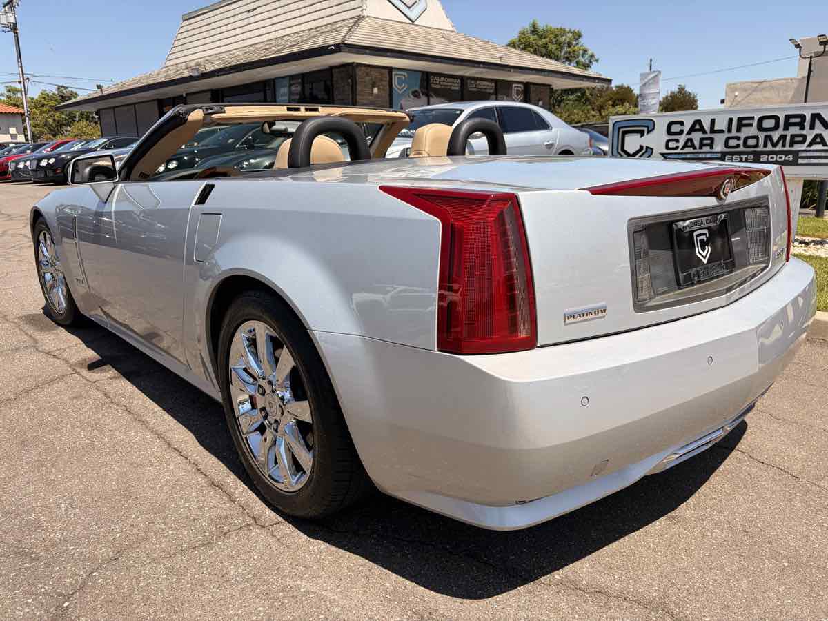 Used 2009 Cadillac XLR RWD image 4