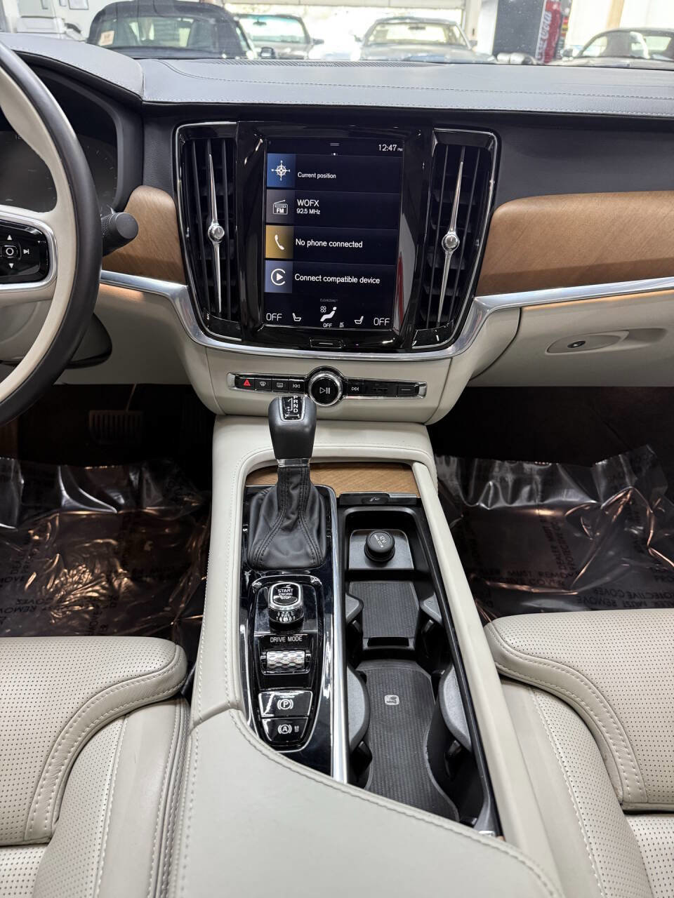 Used 2020 Volvo S90 T6 Inscription image 28