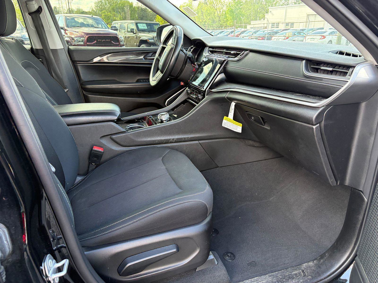 Used 2022 Jeep Grand Cherokee L Laredo w/ Luxury Tech Group I AWD/4WD image 10