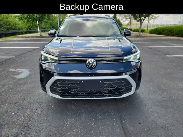 Used 2025 Volkswagen Taos SE FWD image 2