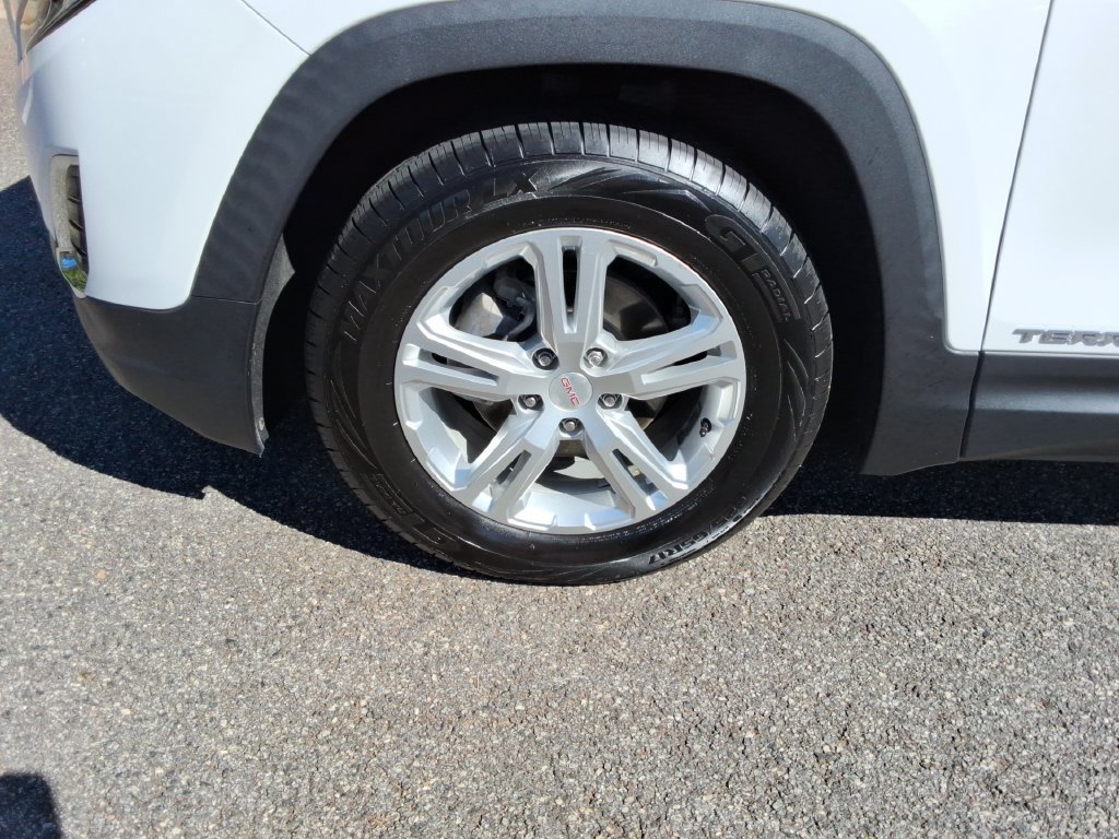 Used 2020 GMC Terrain SLE FWD image 10