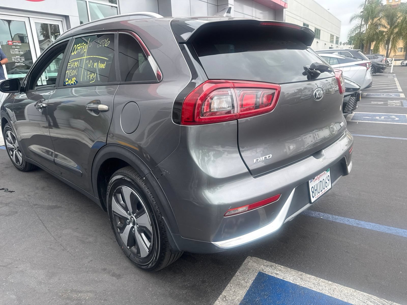 Used 2017 Kia Niro EX FWD image 4