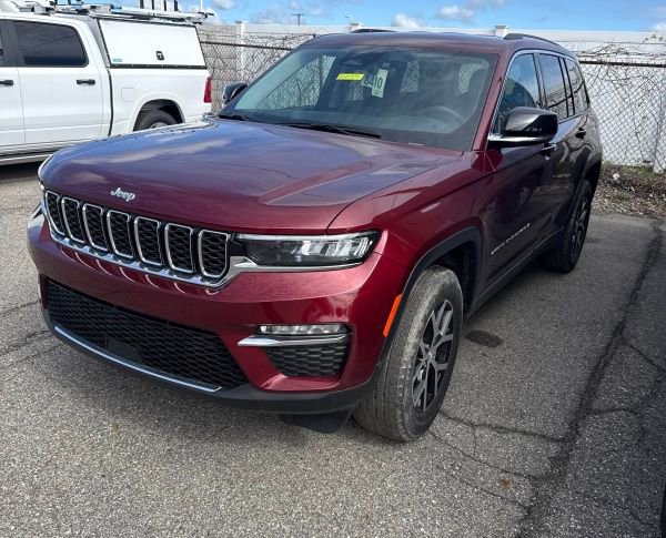 Used 2023 Jeep Grand Cherokee Limited AWD/4WD image 19
