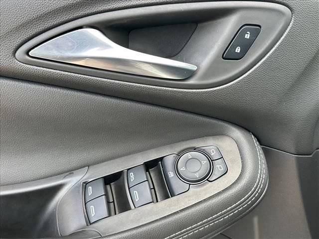 Certified 2024 Buick Encore GX Preferred w/ Comfort Package FWD image 19