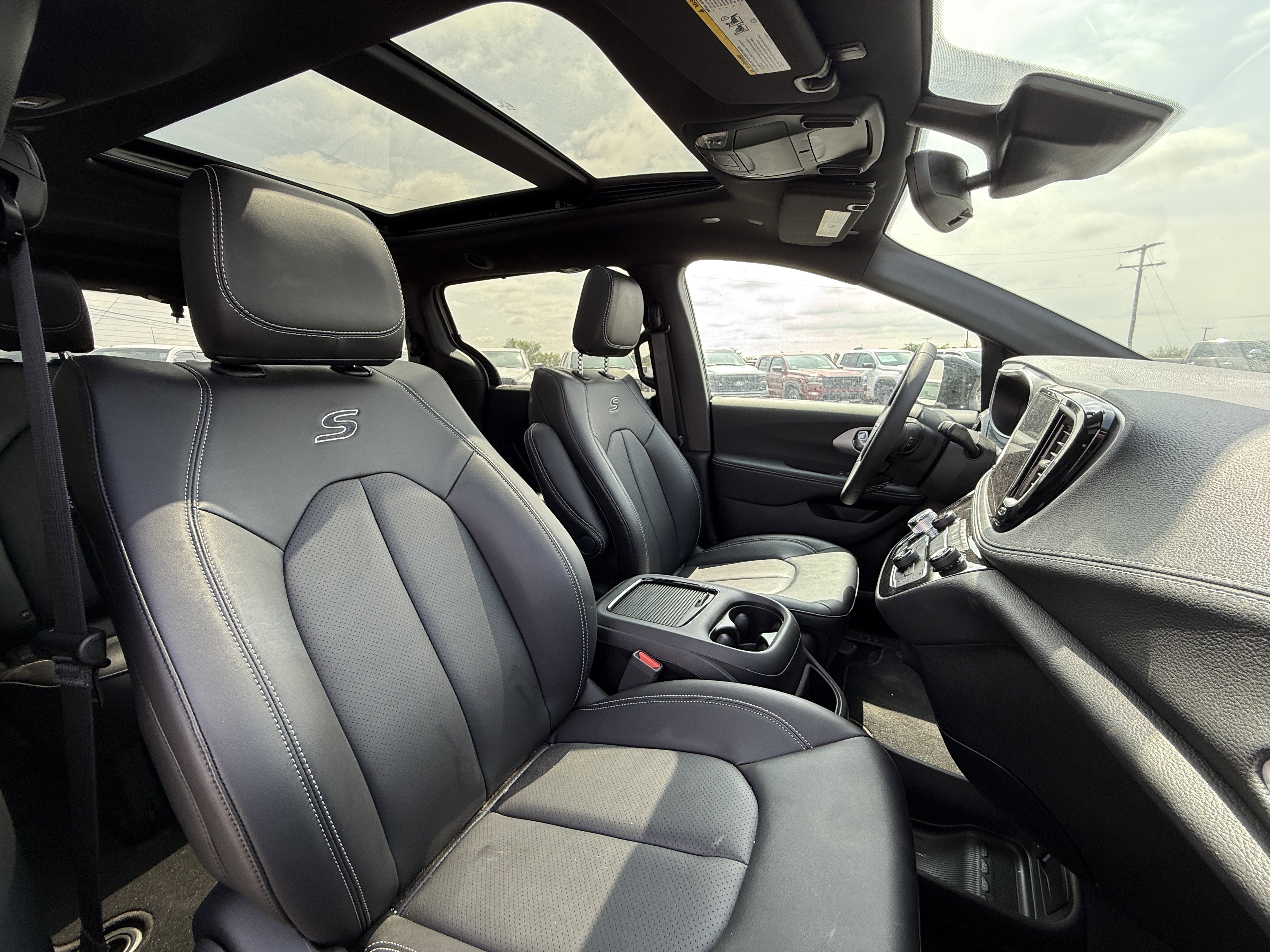 New 2024 Chrysler Pacifica Touring-L w/ S Appearance Package image 9