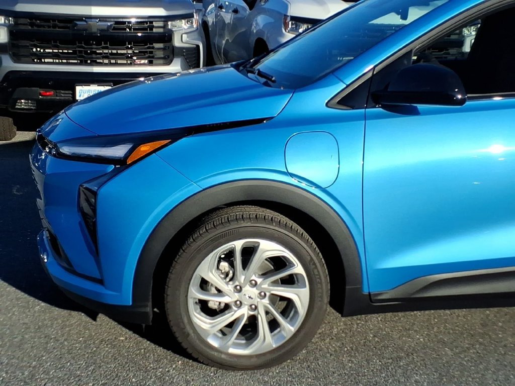 New 2027 Chevrolet Bolt LT w/ Comfort Package FWD image 6