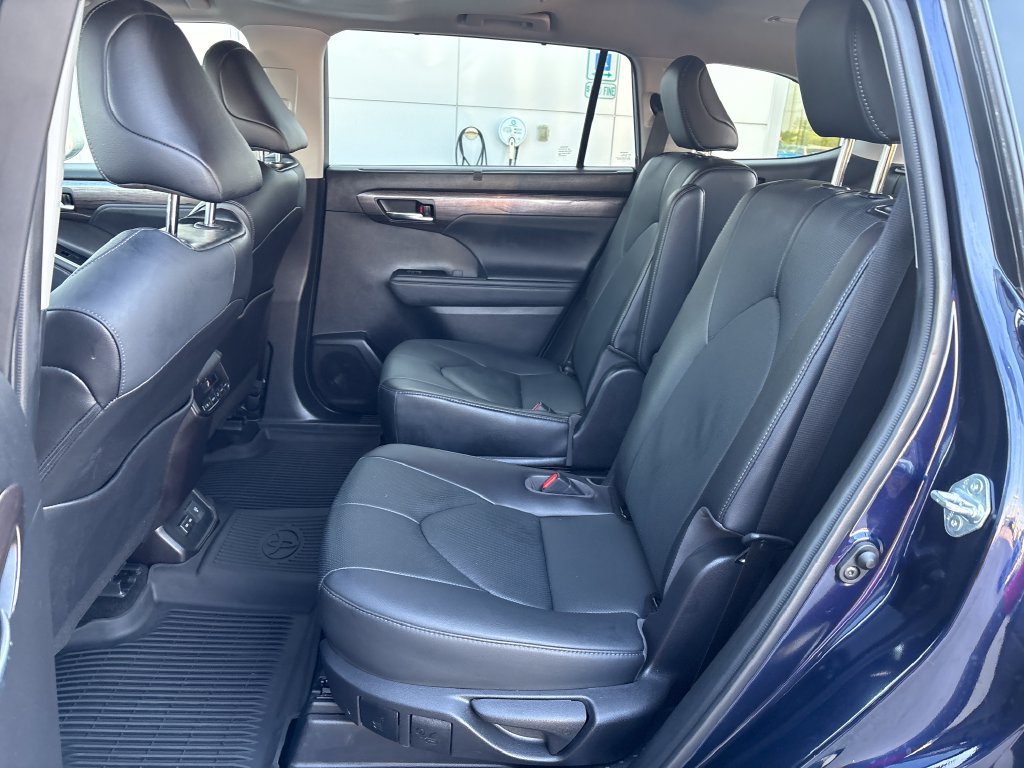 Used 2022 Toyota Highlander Limited AWD/4WD image 25