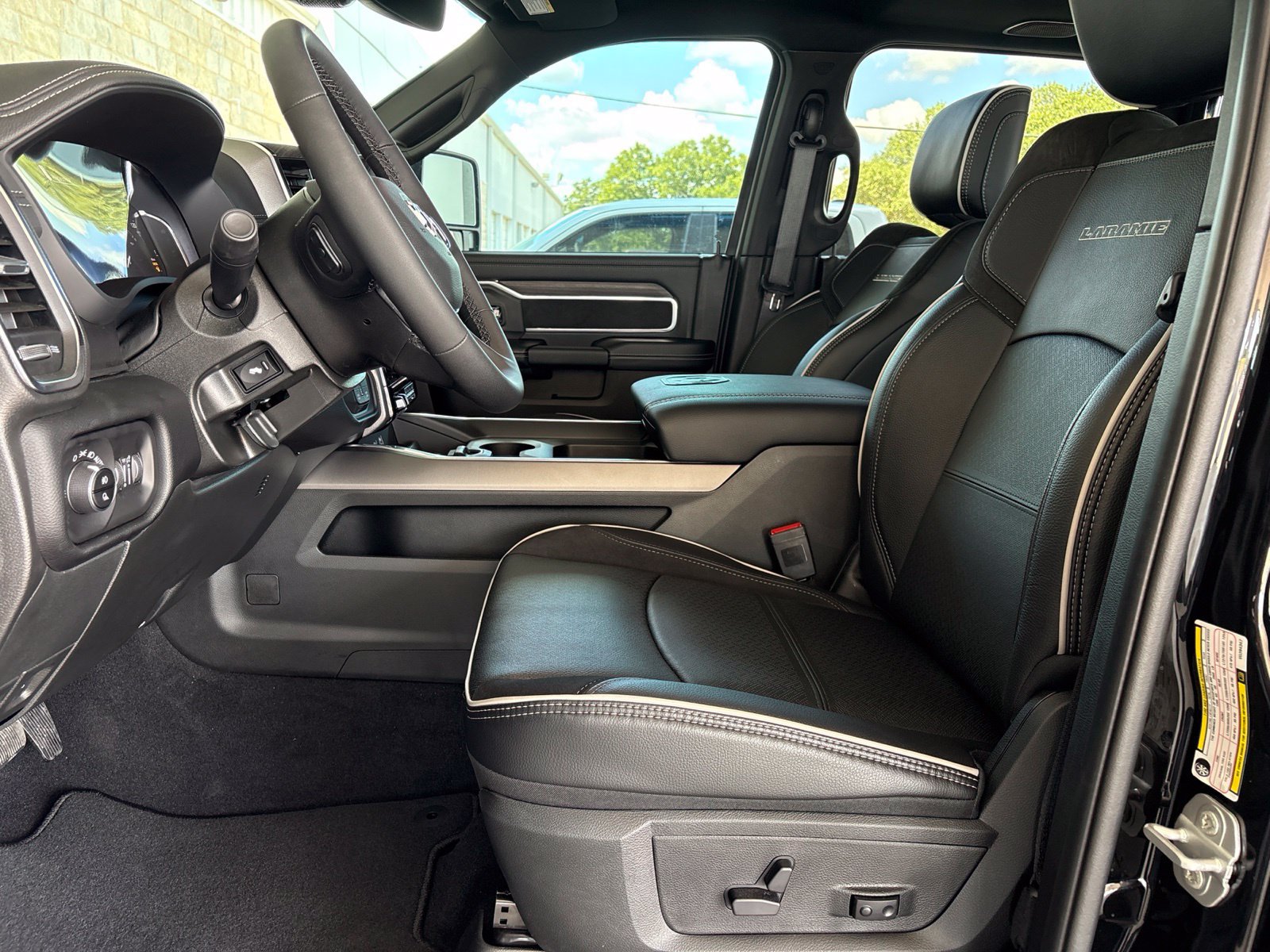 New 2027 RAM 2500 Laramie AWD/4WD image 17
