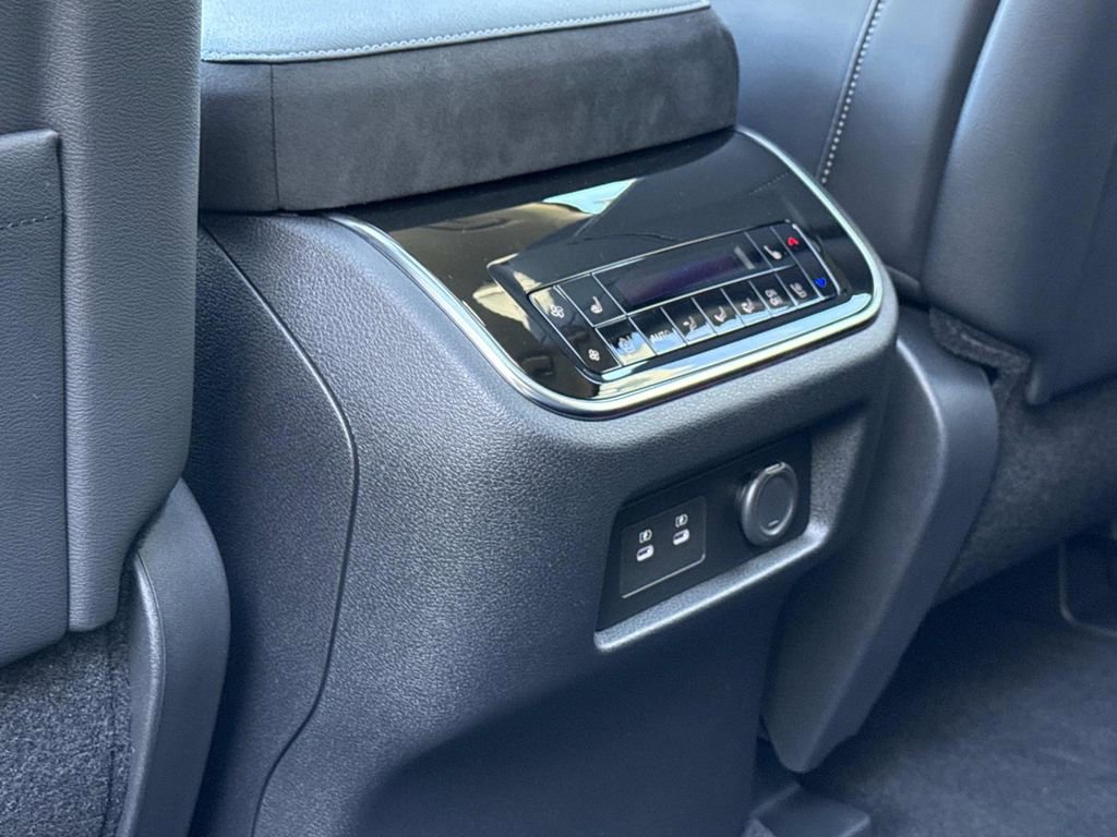 New 2026 INFINITI QX80 Luxe image 17