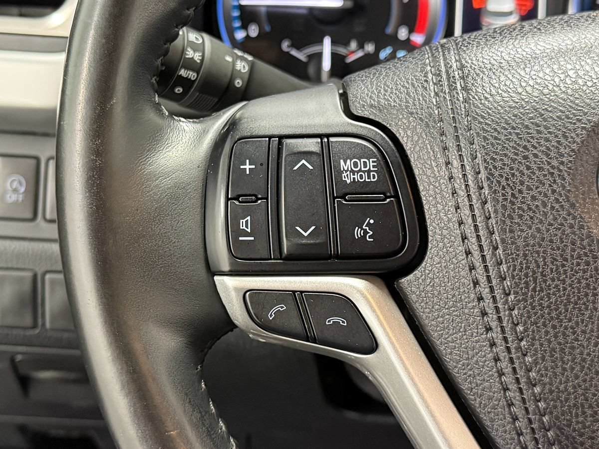 Used 2017 Toyota Highlander SE AWD/4WD image 17