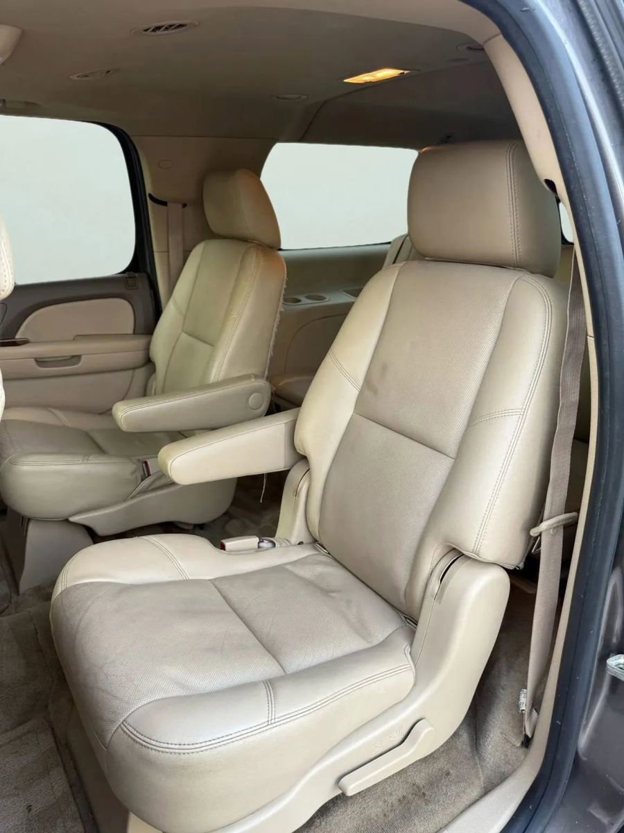 Used 2011 Chevrolet Suburban LTZ image 31