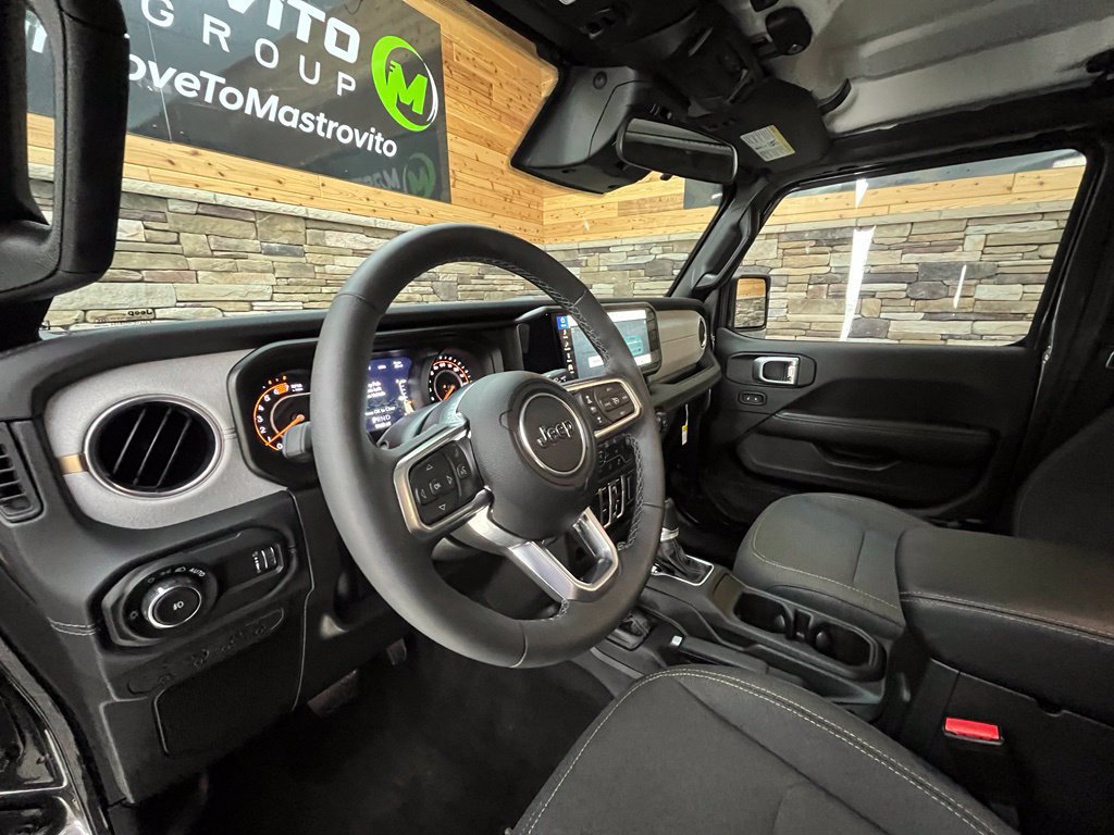Used 2026 Jeep Wrangler Unlimited Sahara AWD/4WD image 19