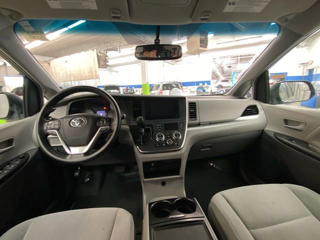 Used 2017 Toyota Sienna LE image 26