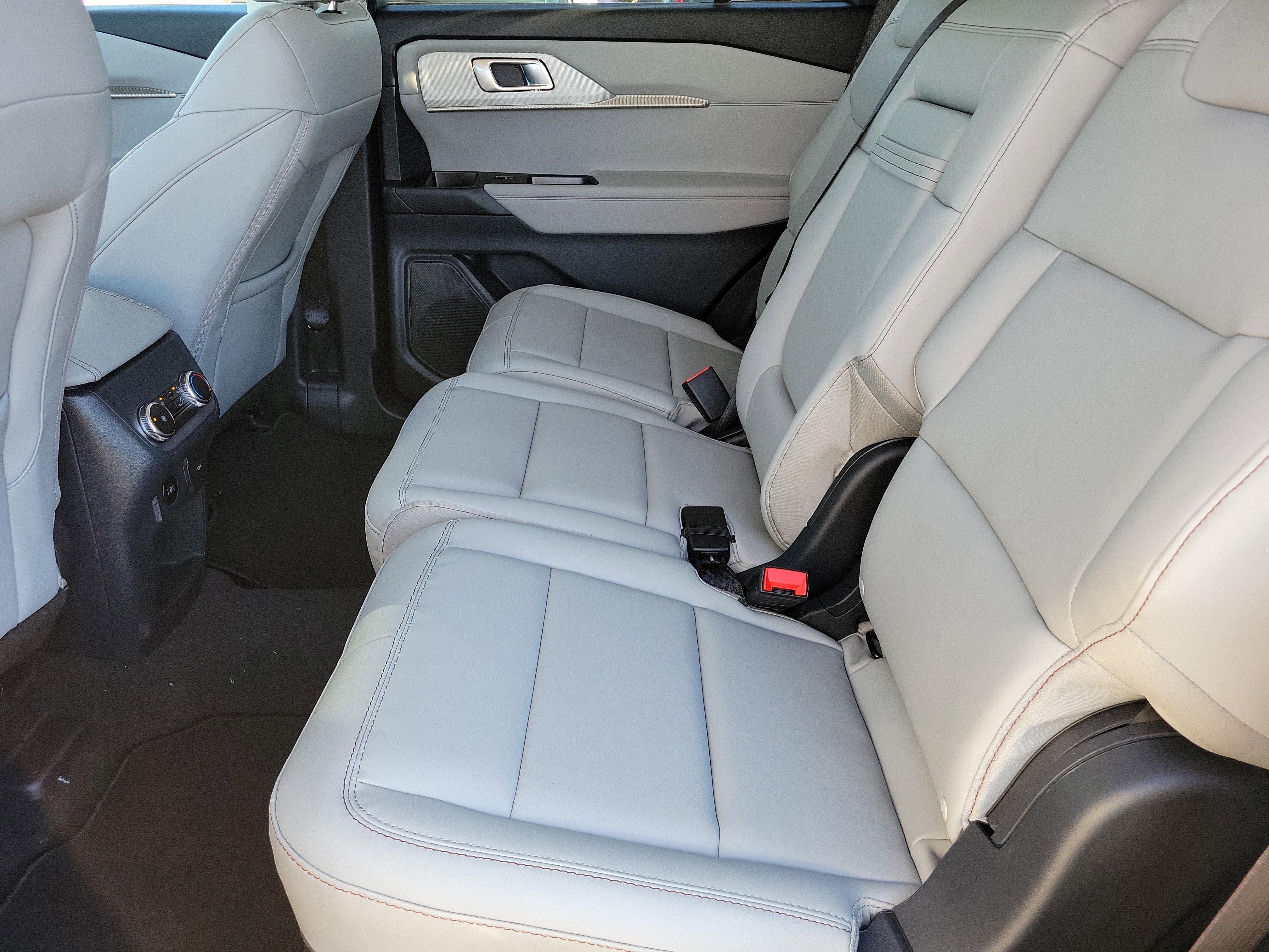 New 2026 Ford Explorer Active w/ Active Comfort Package image 17