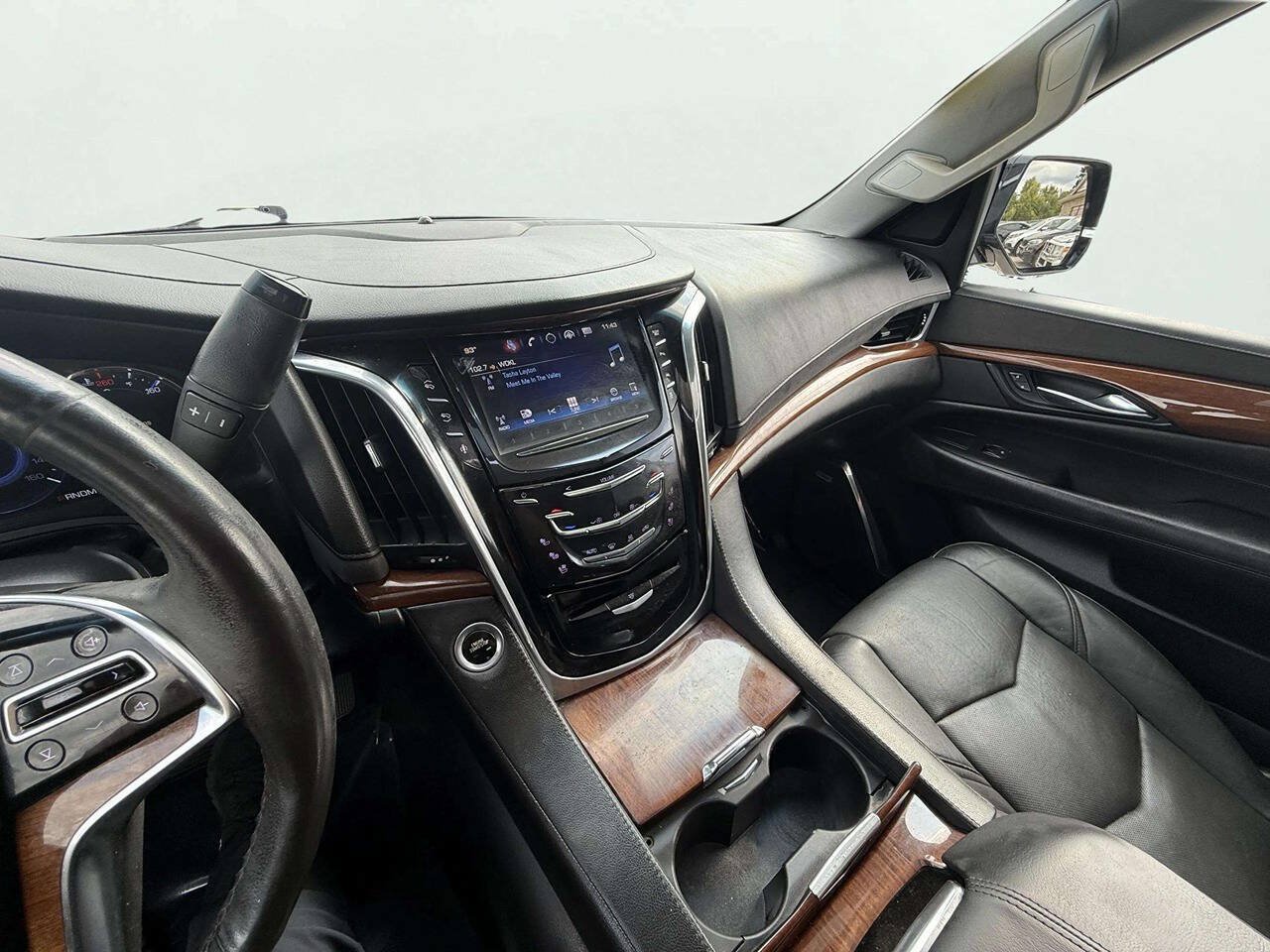 Used 2016 Cadillac Escalade Luxury AWD/4WD image 19